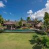 Villa Paloma large garden